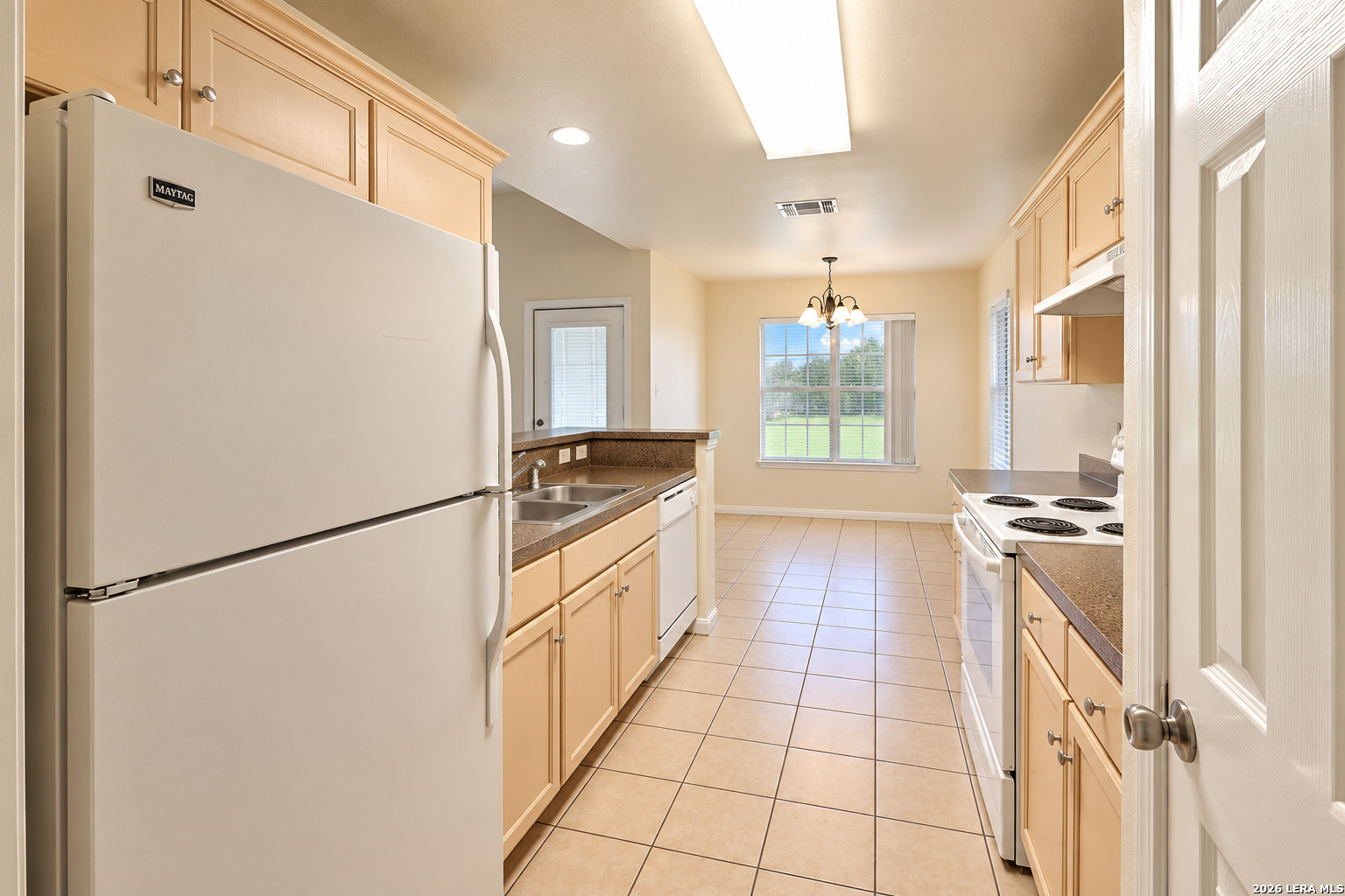 431 4TH ST, Floresville, TX 78114