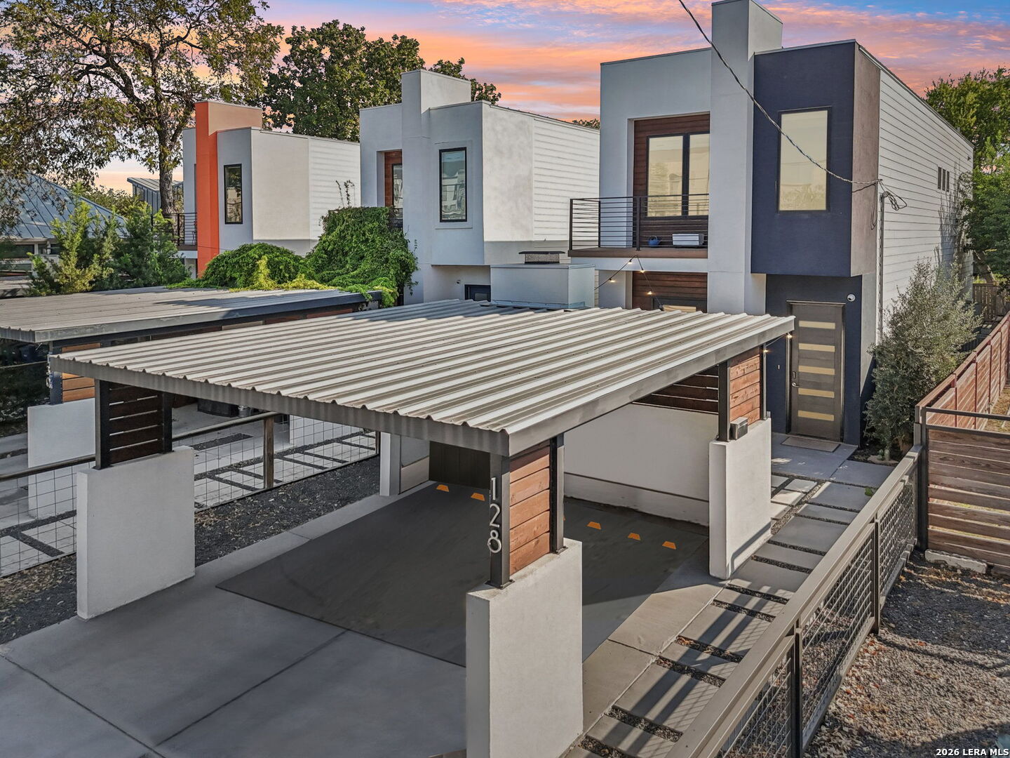 128 Clay, San Antonio, TX 78204