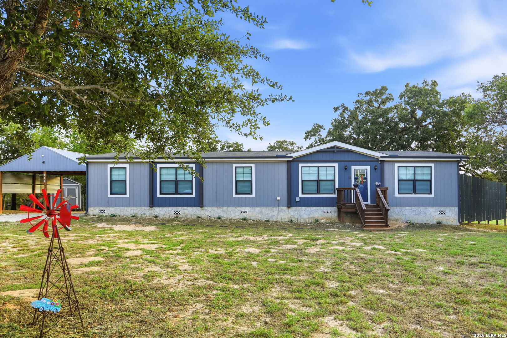 256 Creeks End, Floresville, TX 78114