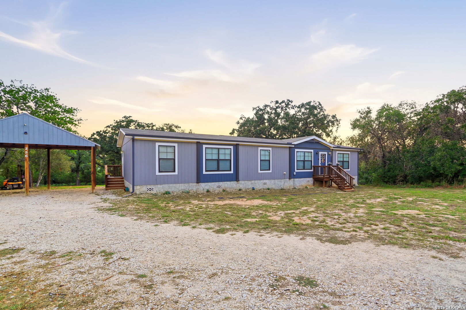 256 Creeks End, Floresville, TX 78114