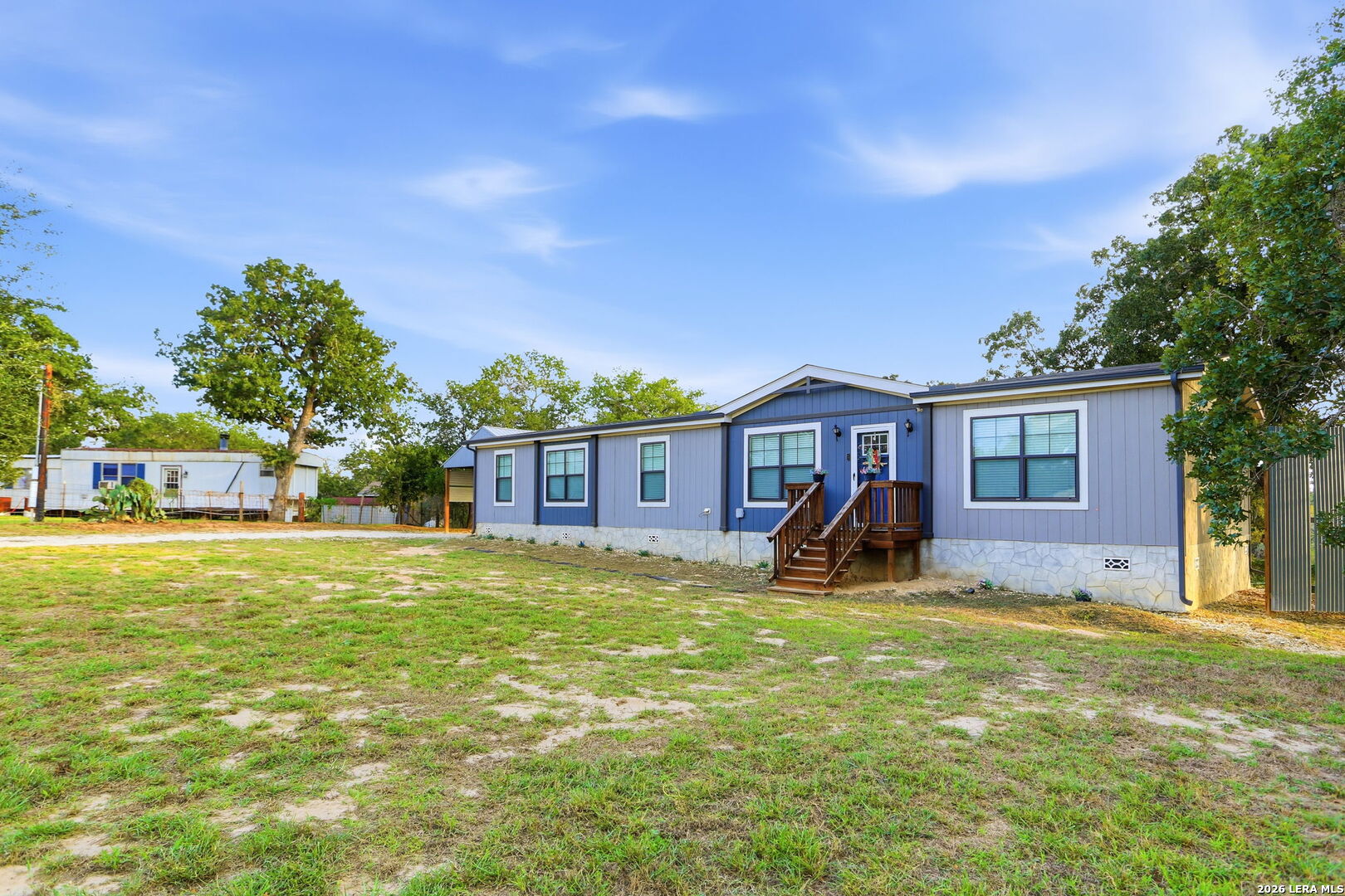 256 Creeks End, Floresville, TX 78114
