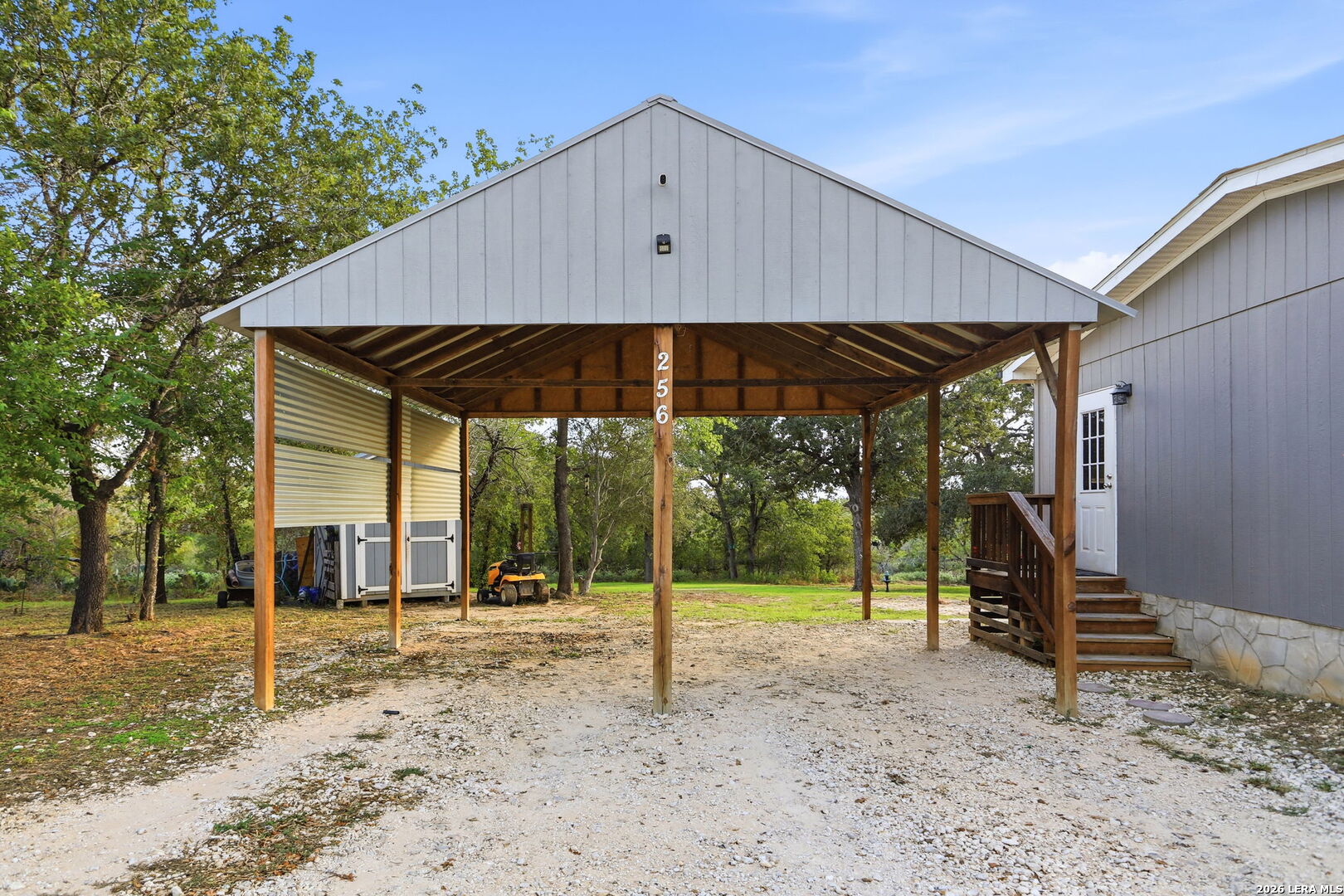 256 Creeks End, Floresville, TX 78114