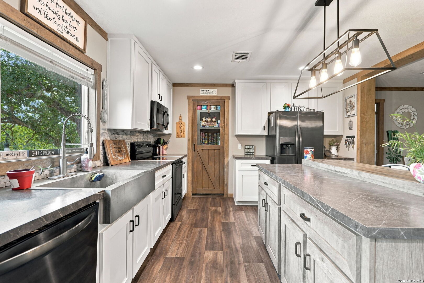 256 Creeks End, Floresville, TX 78114