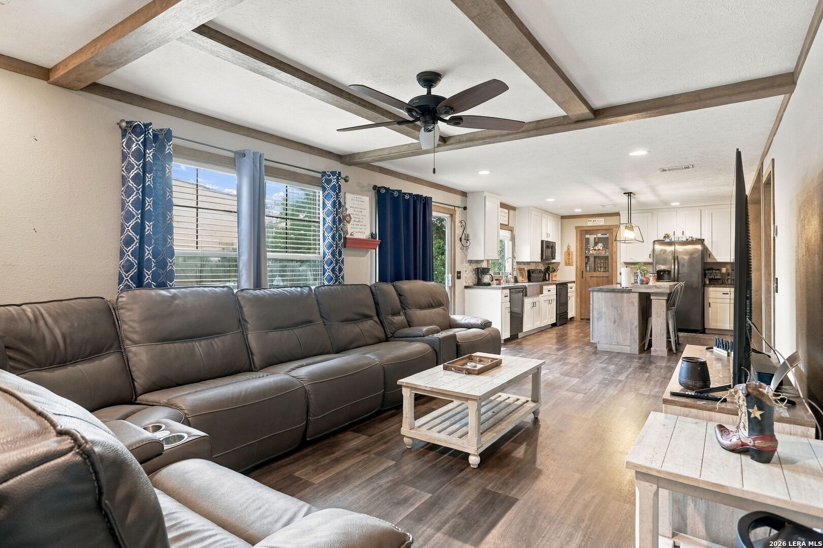 256 Creeks End, Floresville, TX 78114