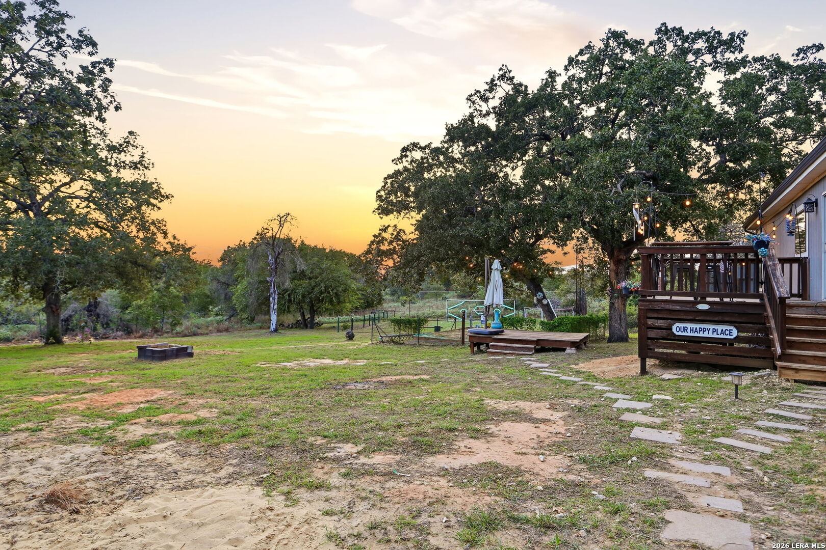 256 Creeks End, Floresville, TX 78114