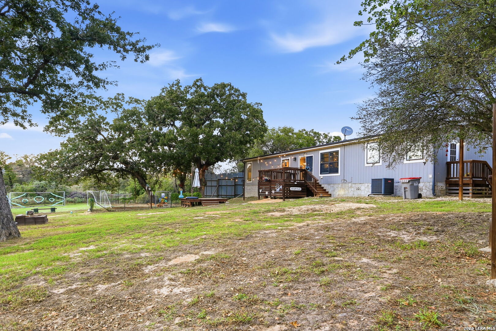 256 Creeks End, Floresville, TX 78114