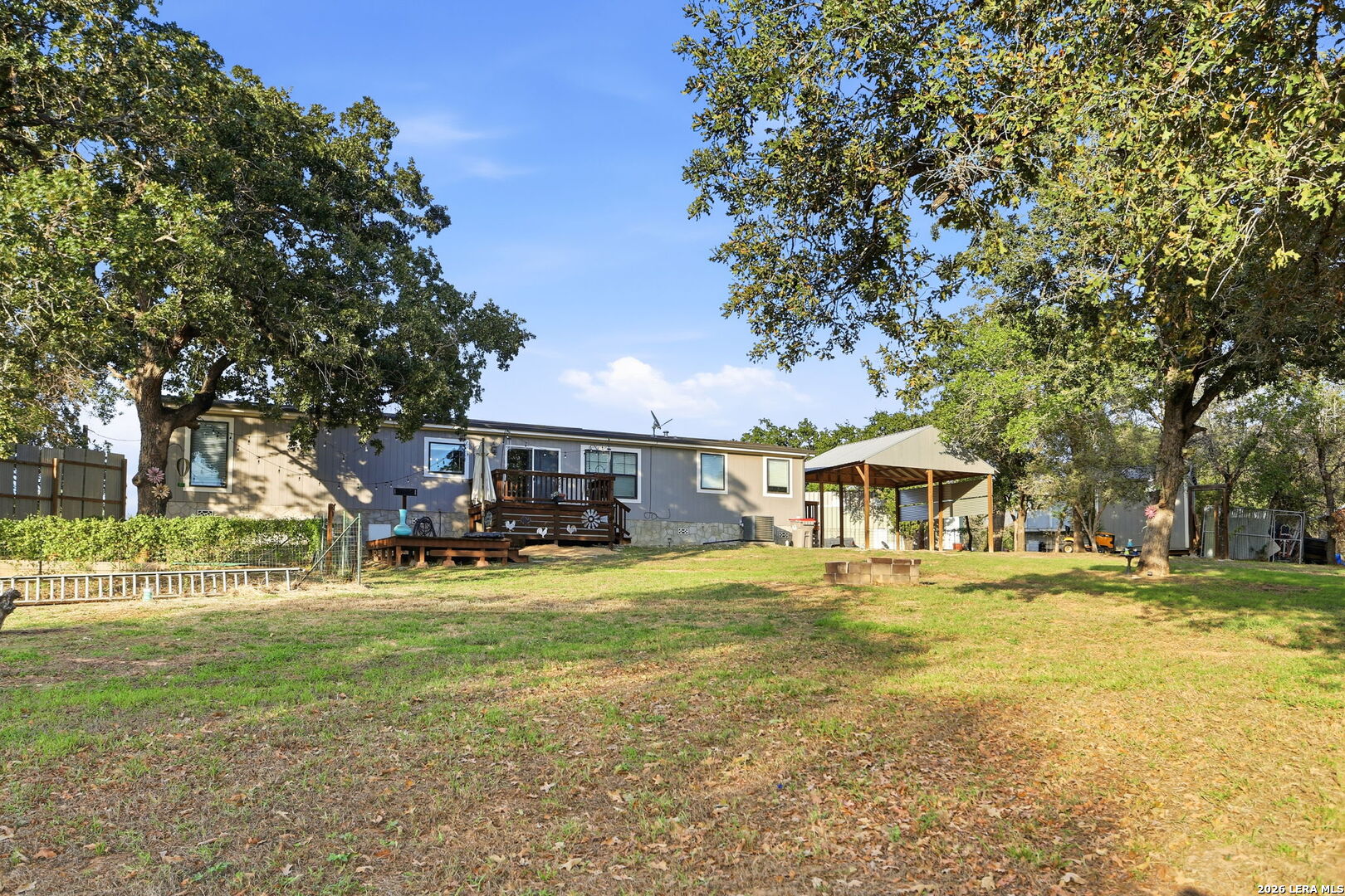 256 Creeks End, Floresville, TX 78114