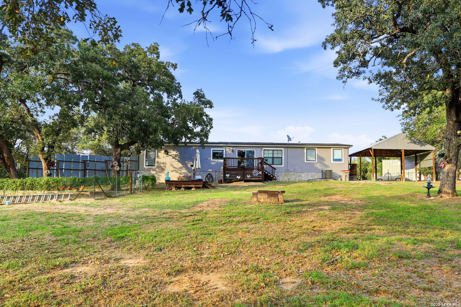 256 Creeks End, Floresville, TX 78114