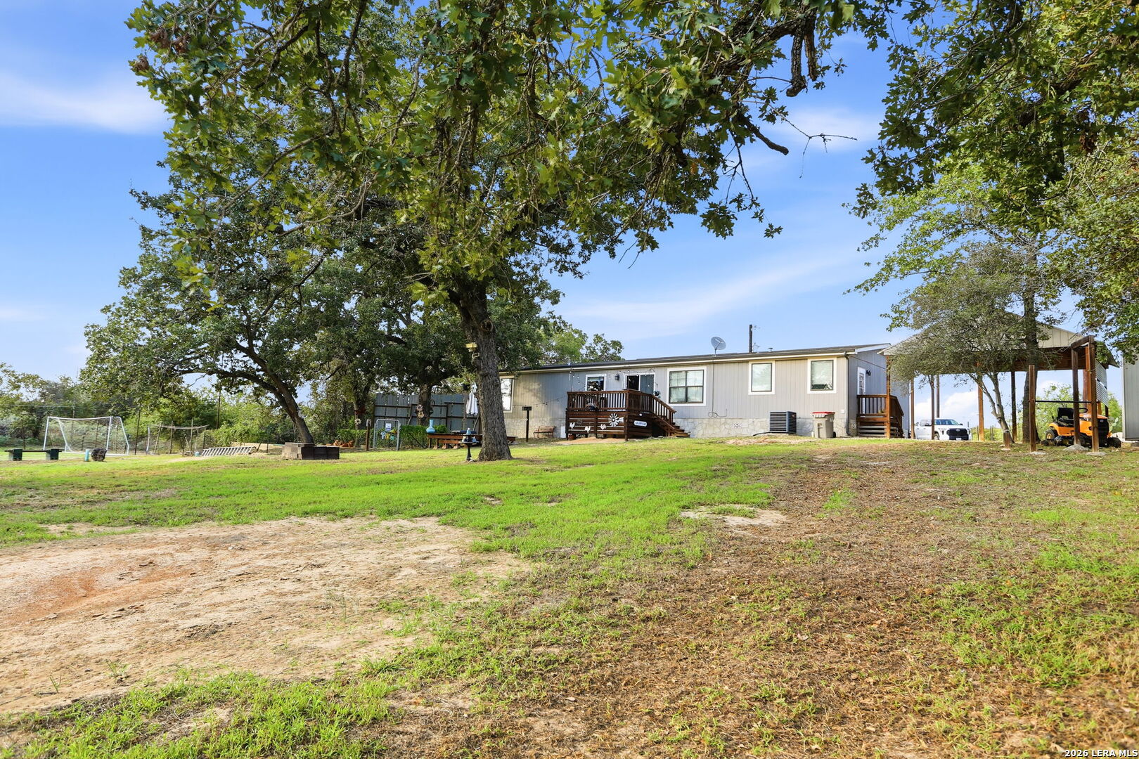 256 Creeks End, Floresville, TX 78114