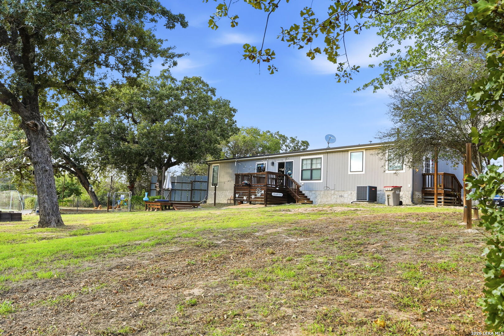 256 Creeks End, Floresville, TX 78114