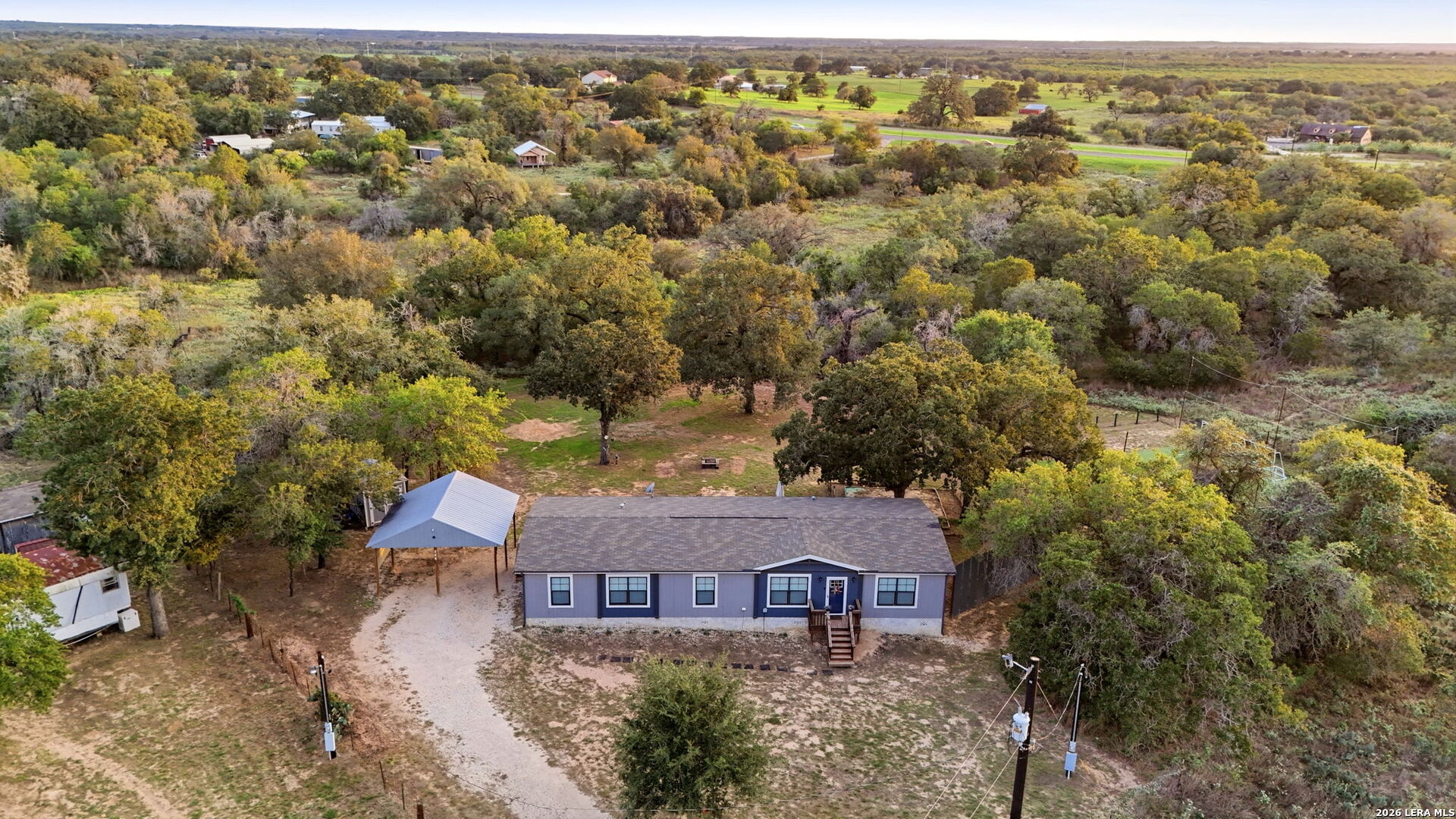 256 Creeks End, Floresville, TX 78114