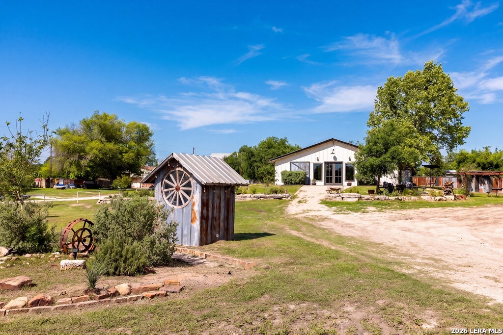 121 SIMPSON RD, Comfort, TX 78013