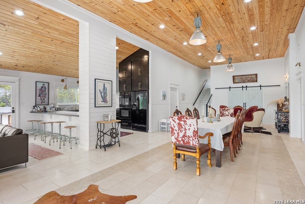 121 SIMPSON RD, Comfort, TX 78013