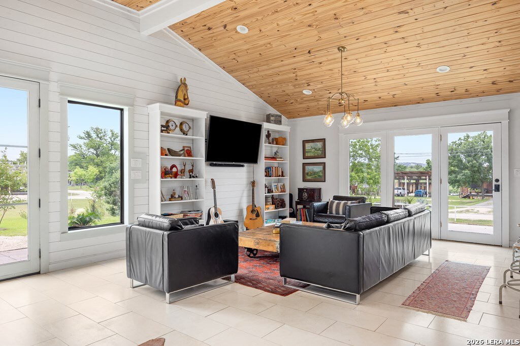 121 SIMPSON RD, Comfort, TX 78013