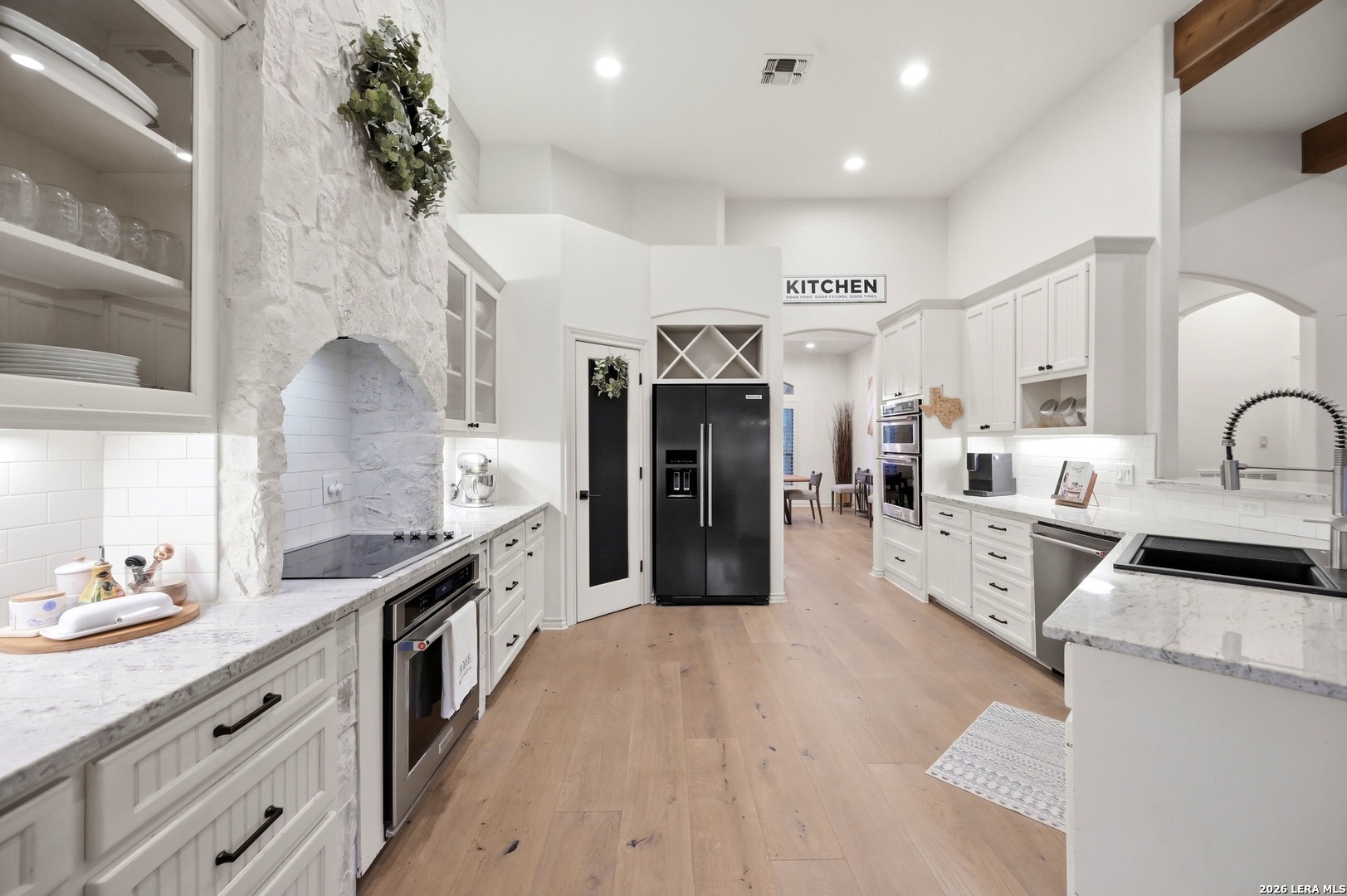 7703 Secretariat Lane, Fair Oaks Ranch, TX 78015