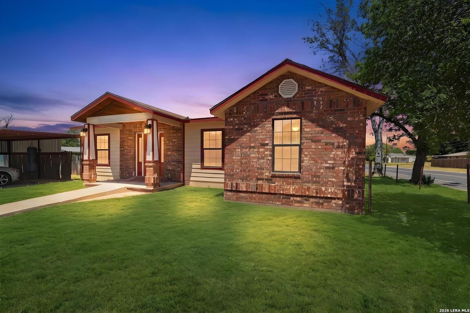 821 E COLORADO ST, Pearsall, TX 78061