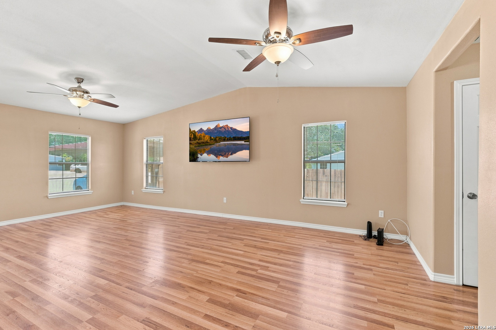 821 E COLORADO ST, Pearsall, TX 78061
