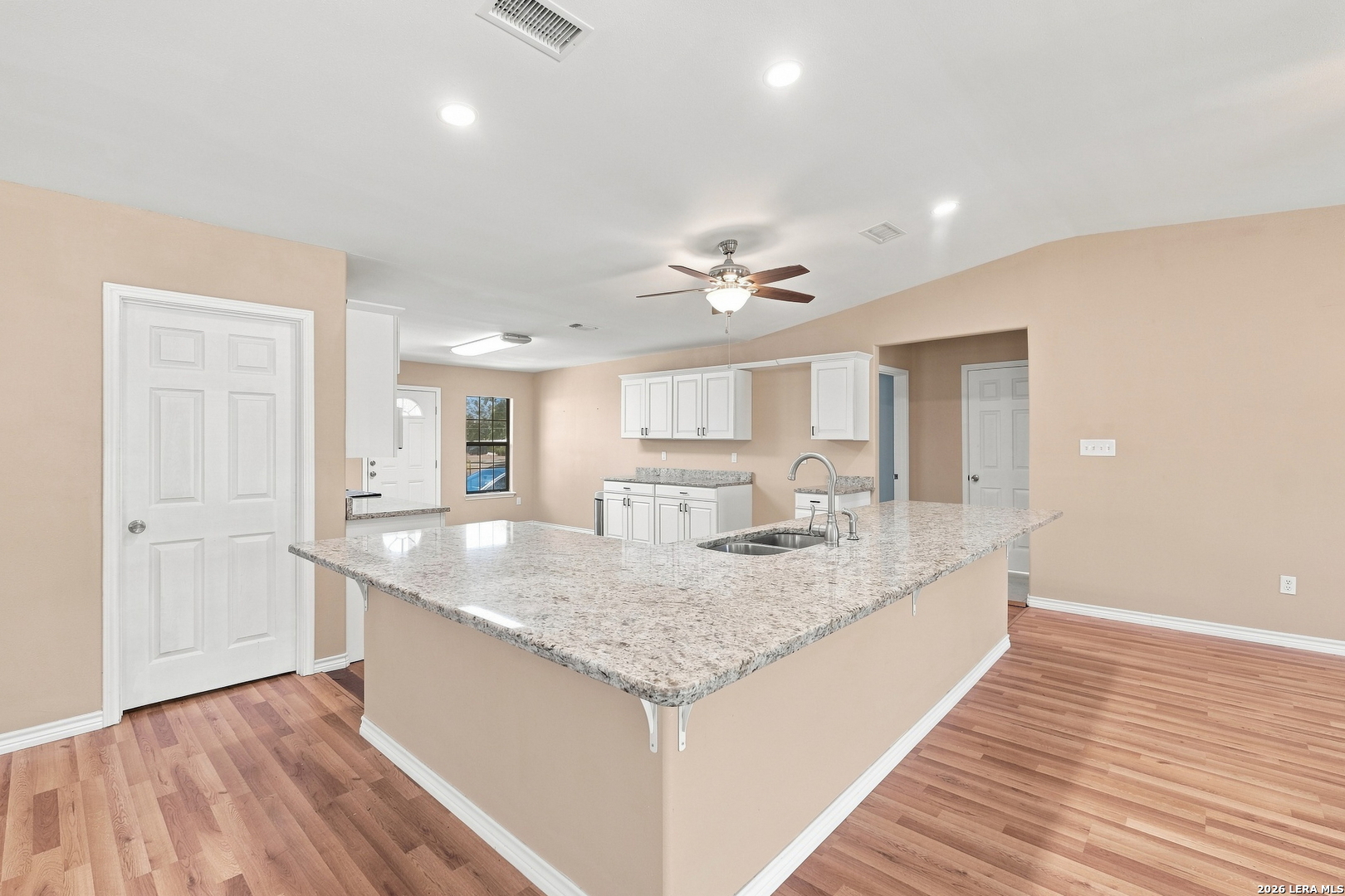 821 E COLORADO ST, Pearsall, TX 78061