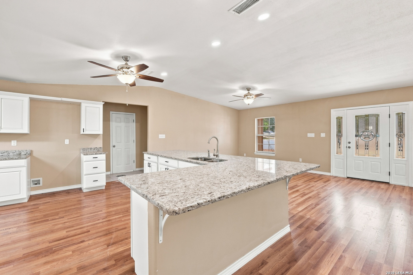 821 E COLORADO ST, Pearsall, TX 78061
