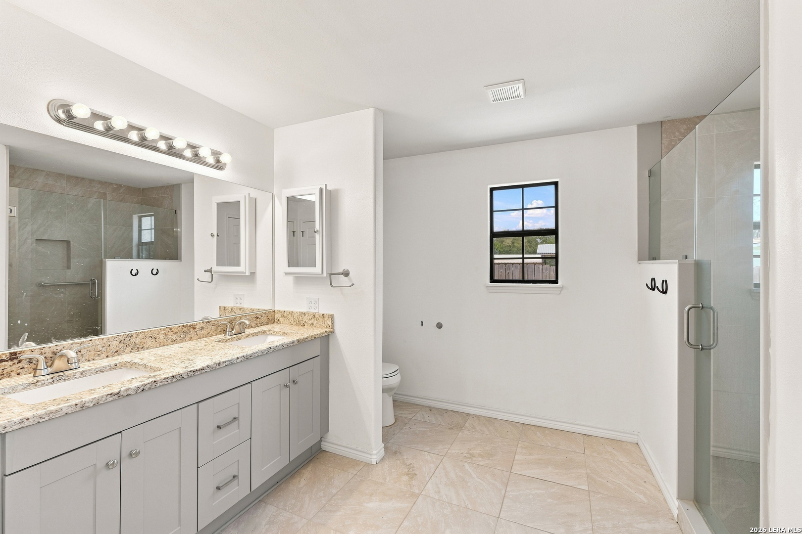 821 E COLORADO ST, Pearsall, TX 78061