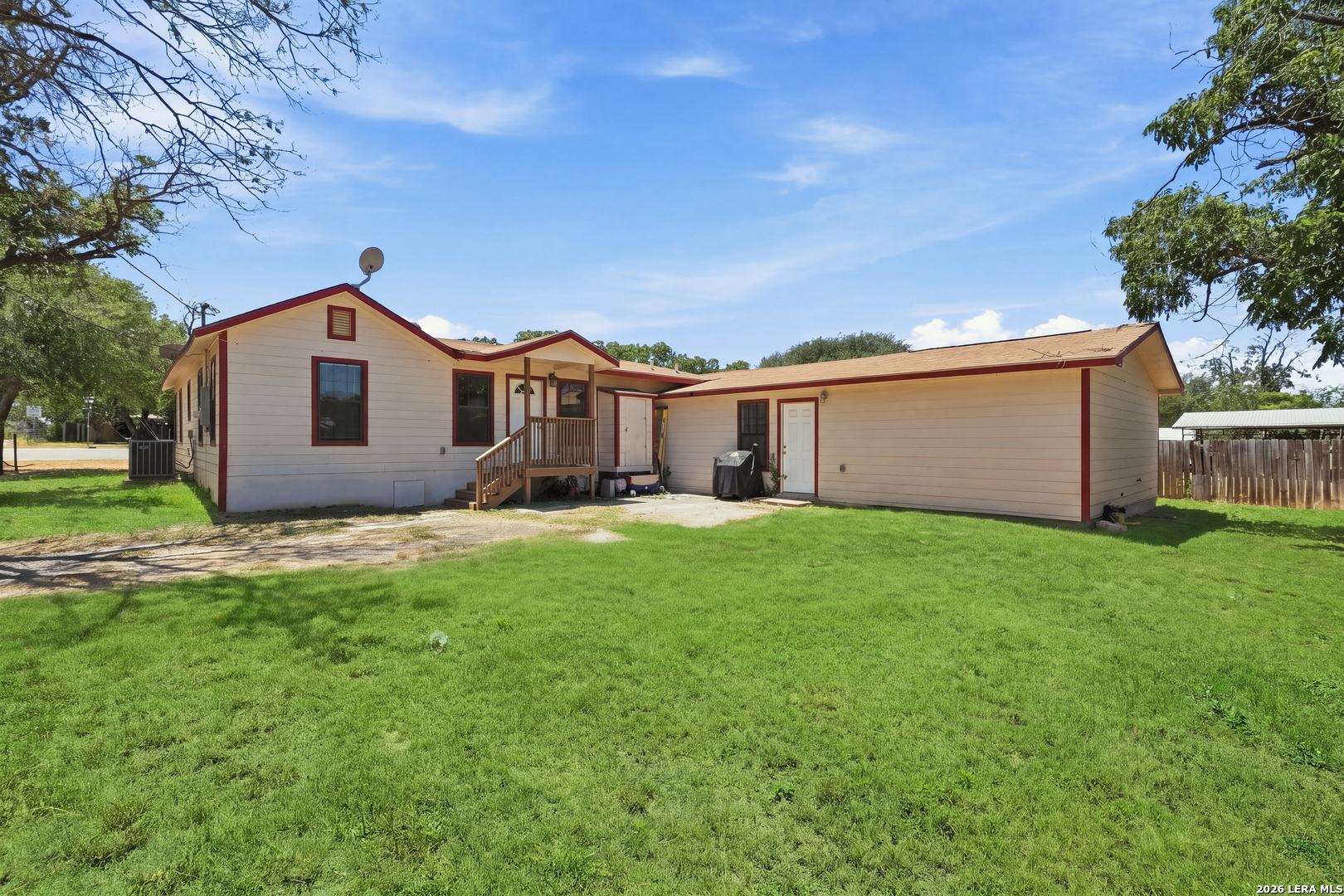 821 E COLORADO ST, Pearsall, TX 78061