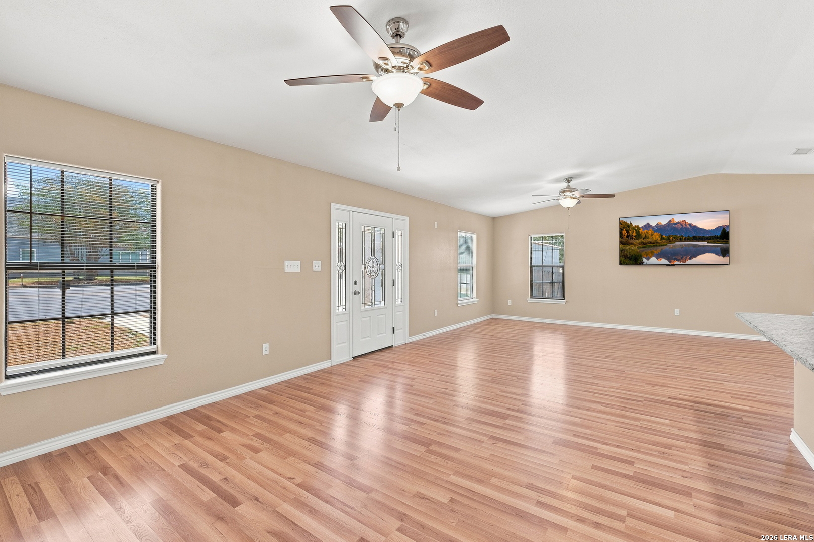 821 E COLORADO ST, Pearsall, TX 78061