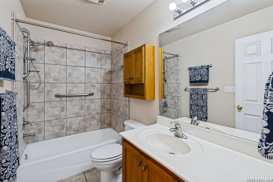 1571 Dustin Cade, photo 6