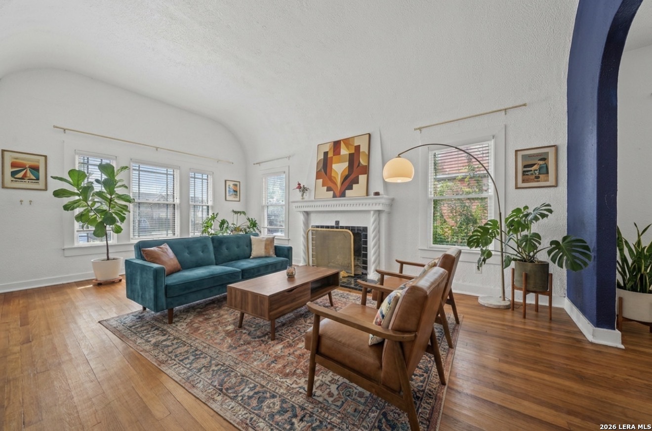 1705 W Summit, San Antonio, TX 78201
