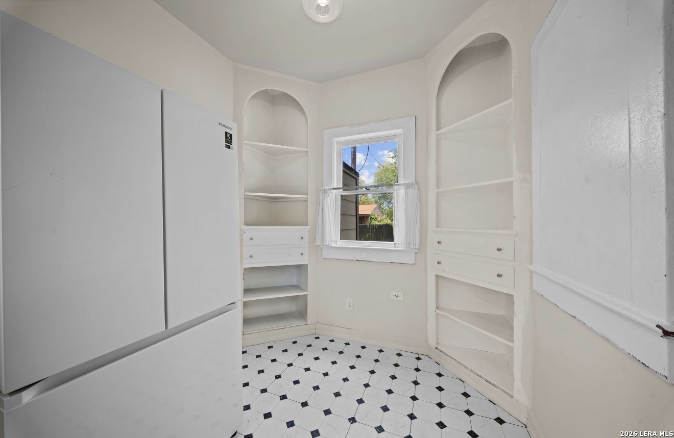 1705 W Summit, San Antonio, TX 78201