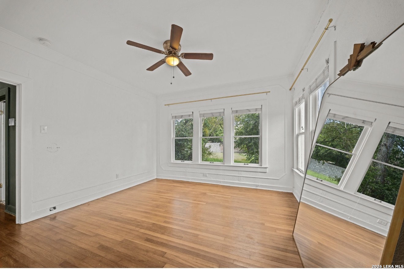 1705 W Summit, San Antonio, TX 78201