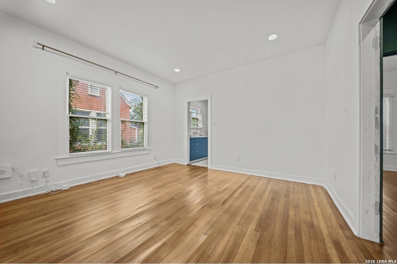 1705 W Summit, San Antonio, TX 78201