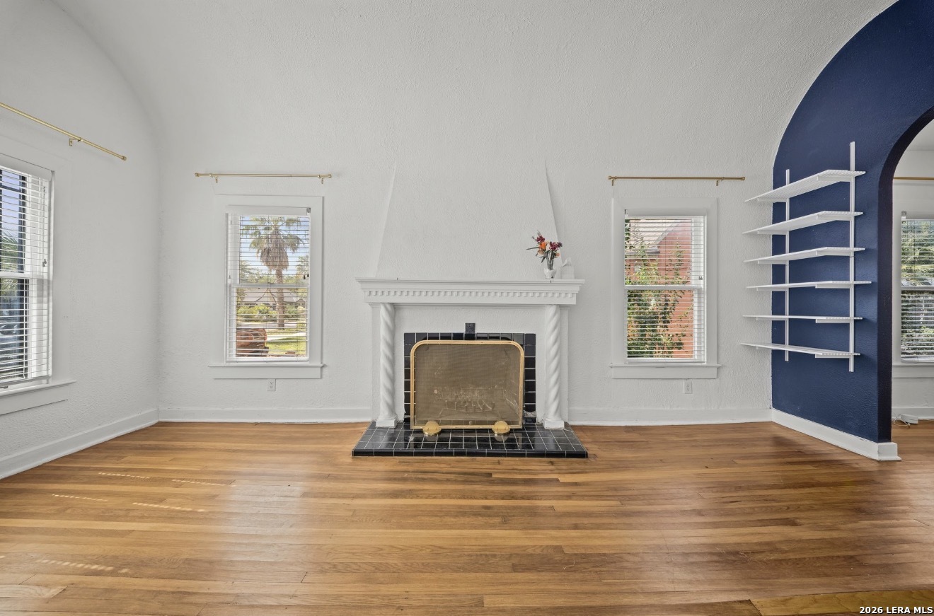 1705 W Summit, San Antonio, TX 78201