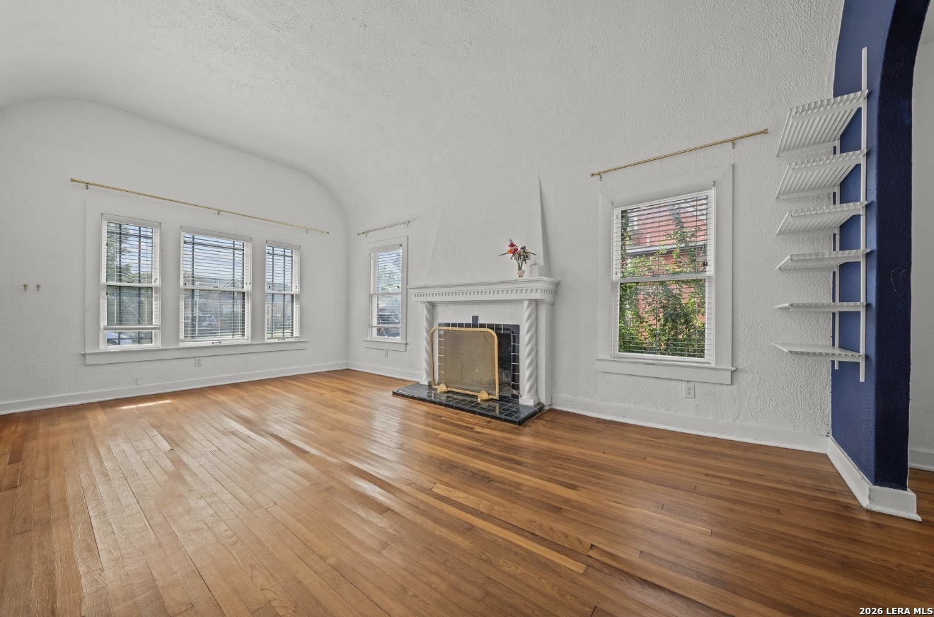 1705 W Summit, San Antonio, TX 78201