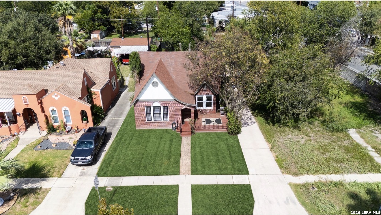 1705 W Summit, San Antonio, TX 78201
