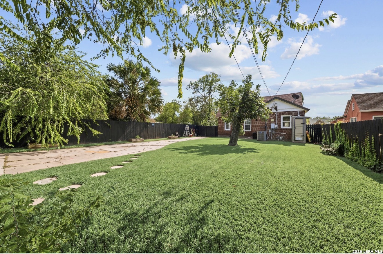 1705 W Summit, San Antonio, TX 78201