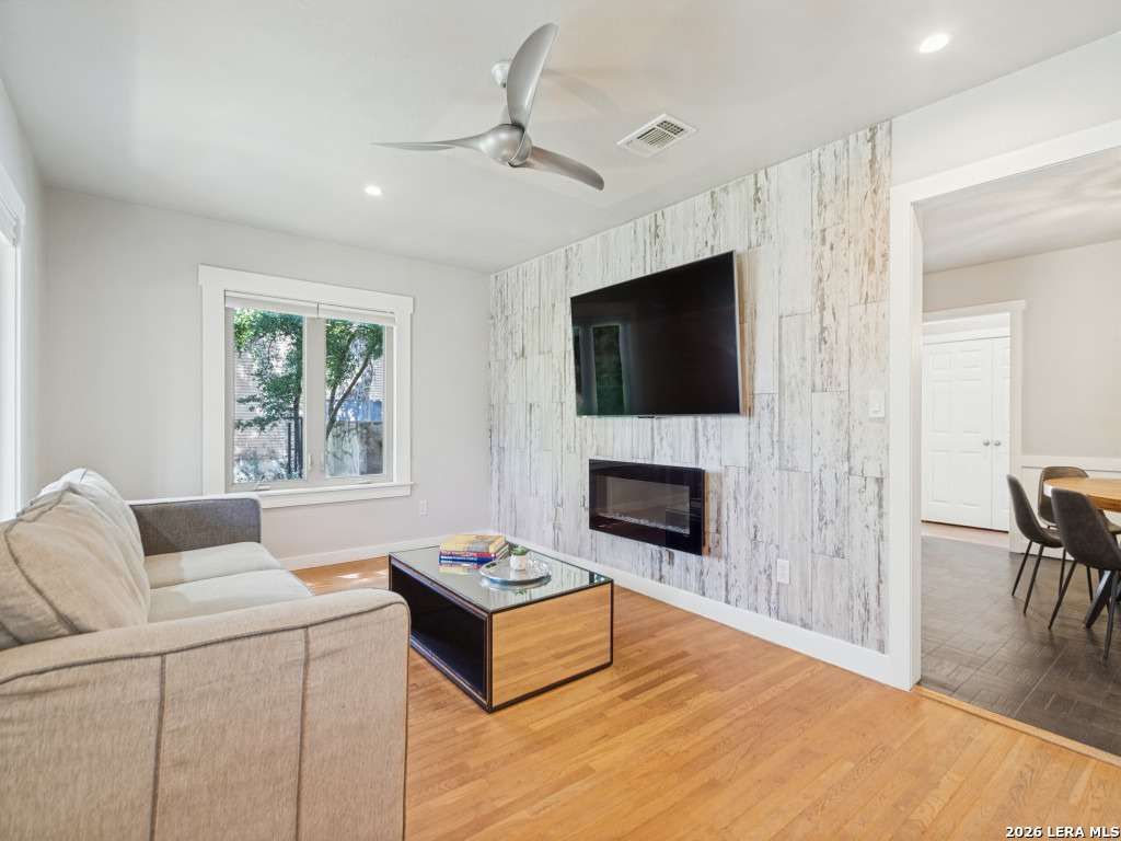 222 W Centre St, Fredericksburg, TX 78624