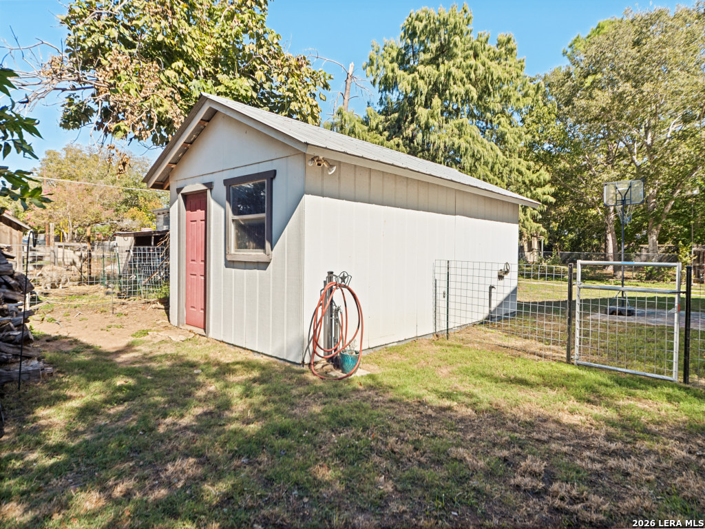 222 W Centre St, Fredericksburg, TX 78624