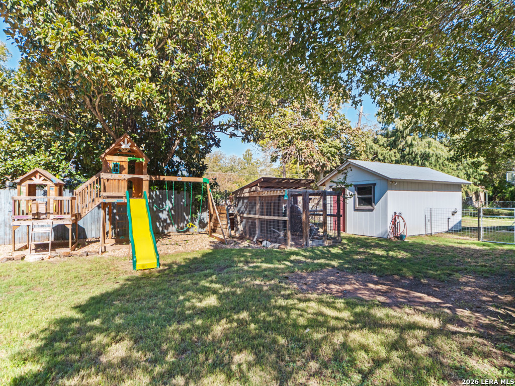 222 W Centre St, Fredericksburg, TX 78624