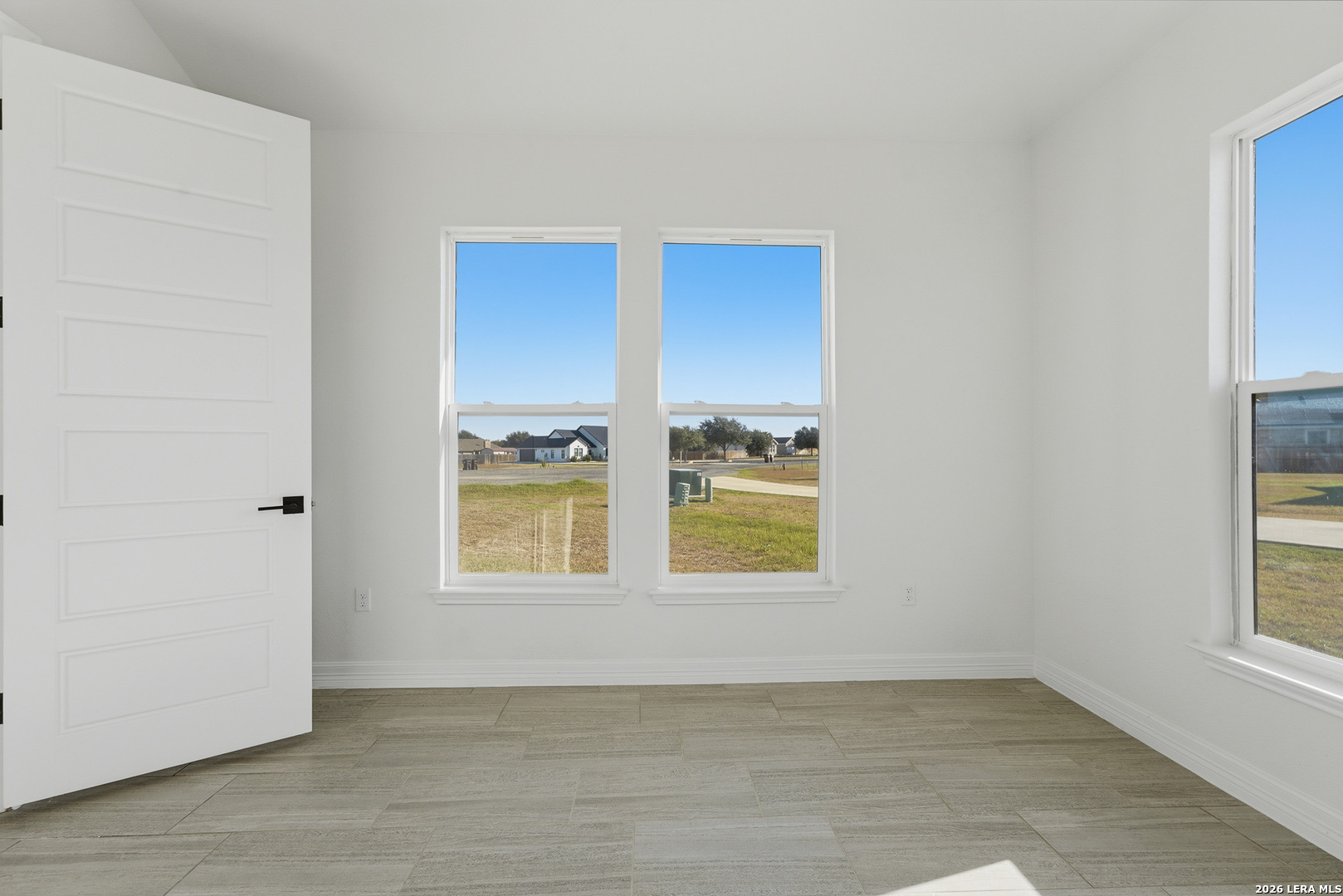 100 W MEDIUM MEADOW DR, Lytle, TX 78052