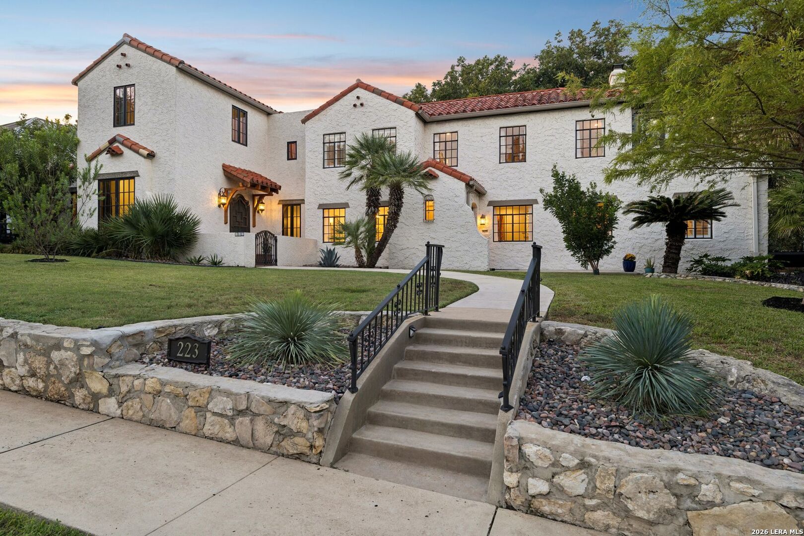 Property photo for 223 Cloverleaf Ave, Alamoheights, TX