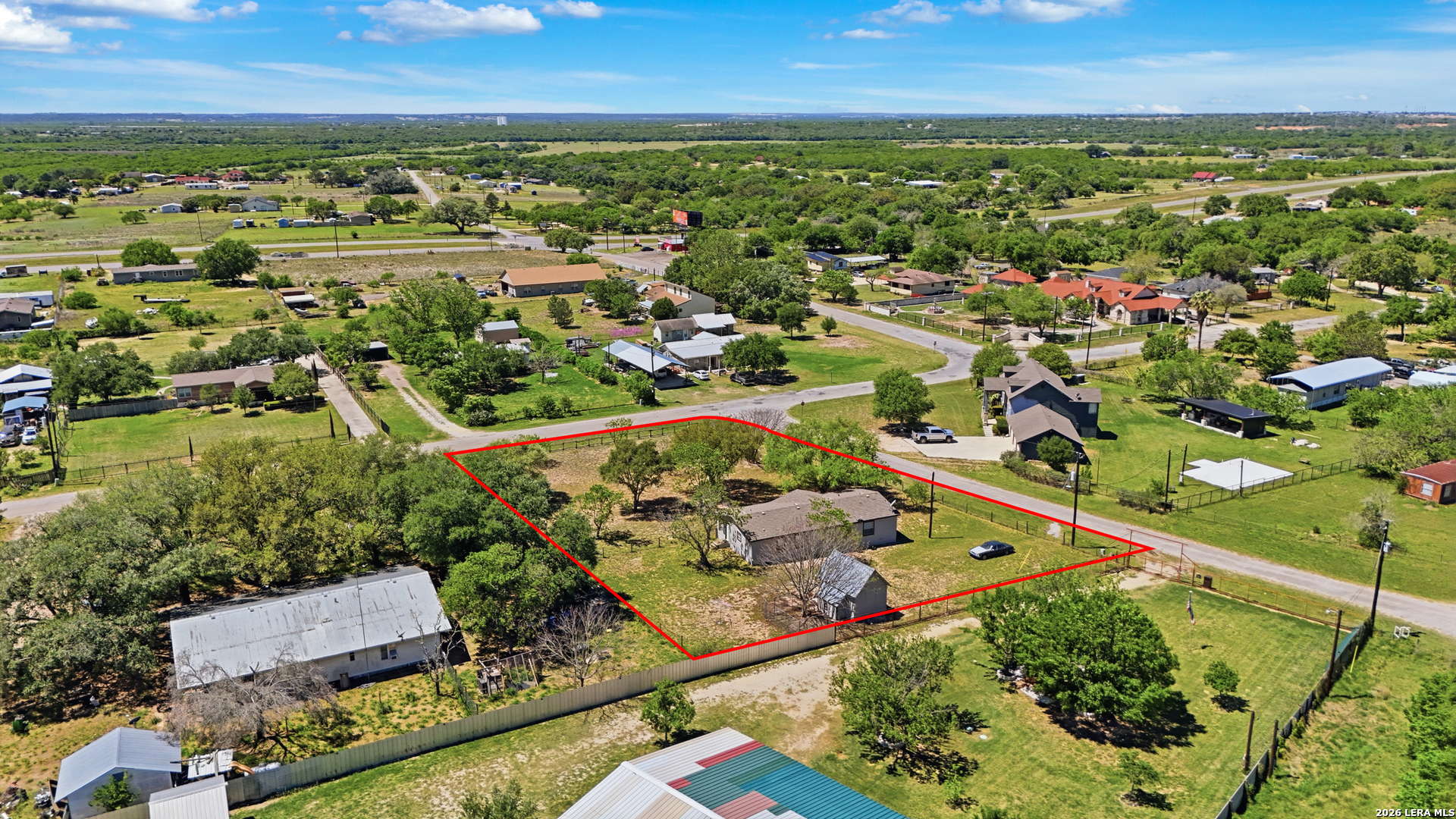 205 Creekview Dr, Floresville, TX 78114