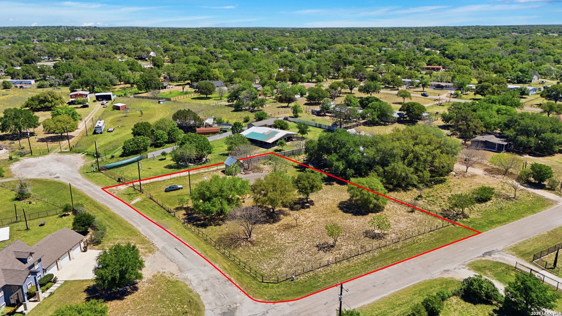 205 Creekview Dr, Floresville, TX 78114