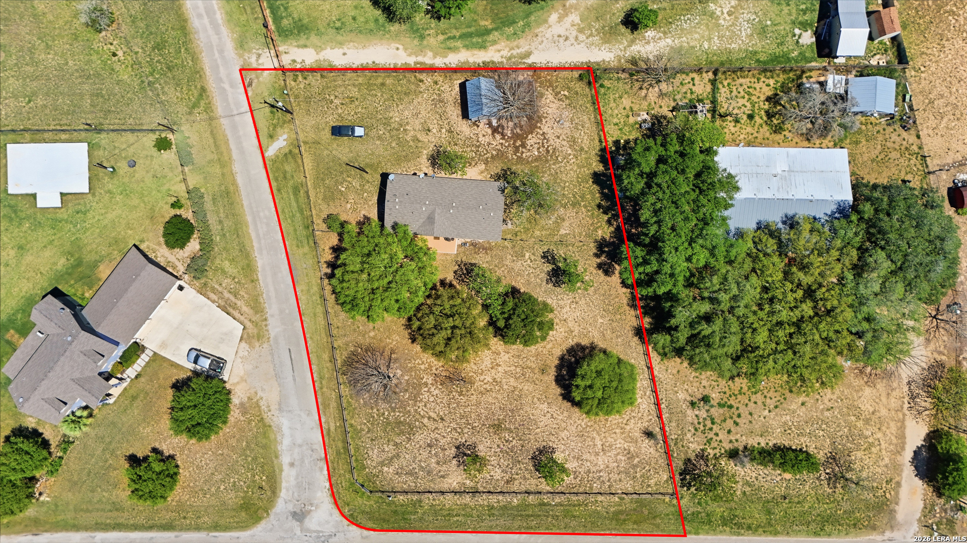 205 Creekview Dr, Floresville, TX 78114
