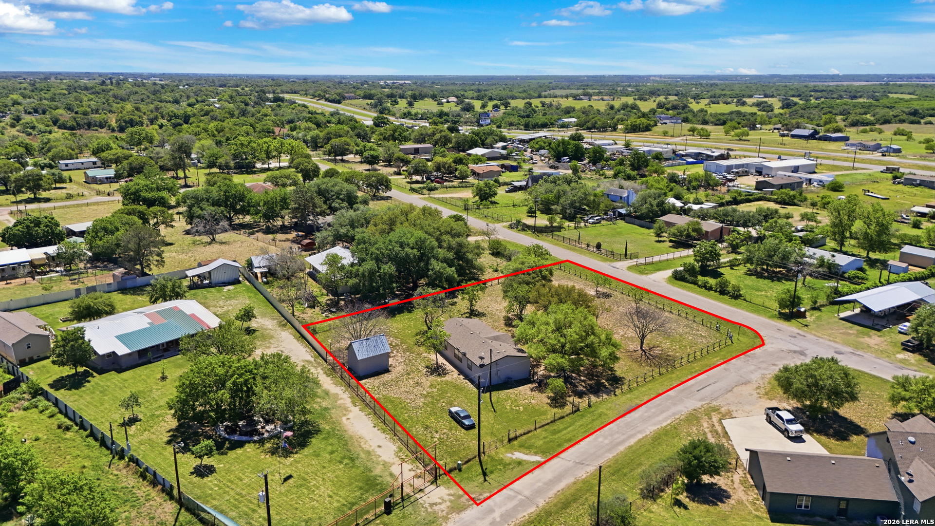205 Creekview Dr, Floresville, TX 78114