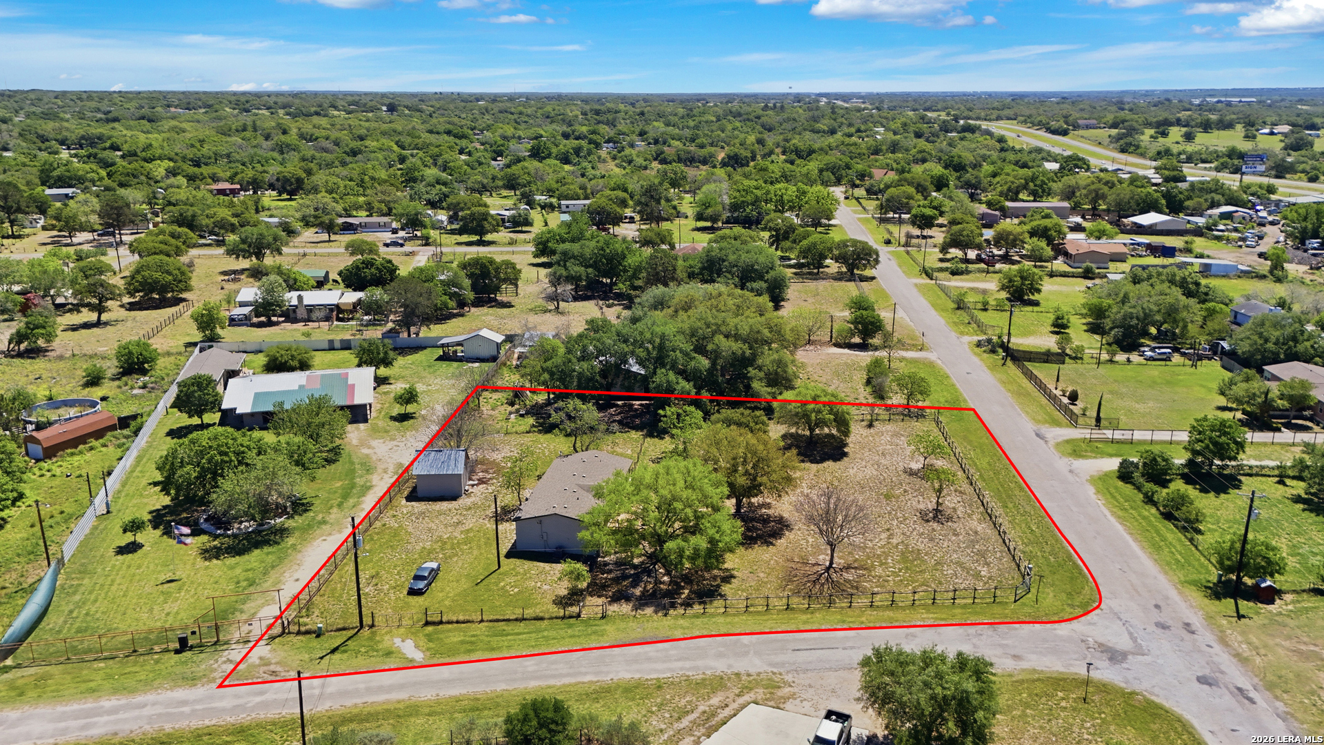 205 Creekview Dr, Floresville, TX 78114
