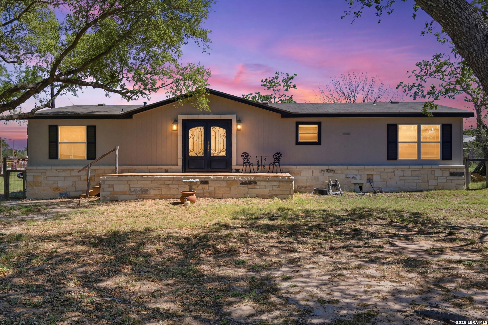 205 Creekview Dr, Floresville, TX 78114