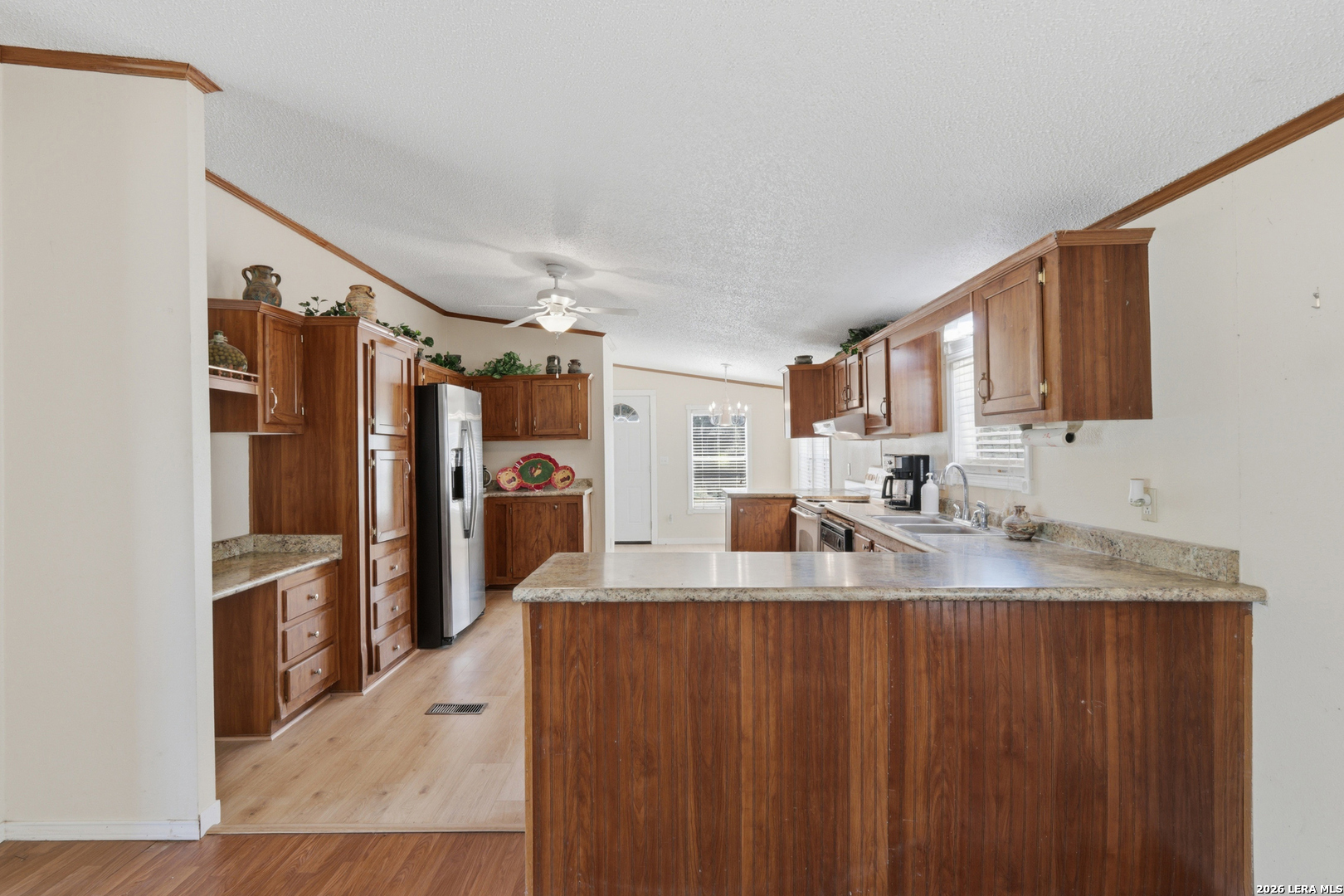 205 Creekview Dr, Floresville, TX 78114