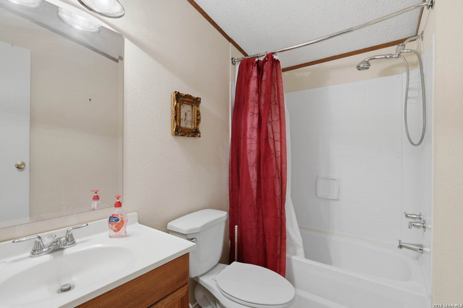 205 Creekview Dr, Floresville, TX 78114