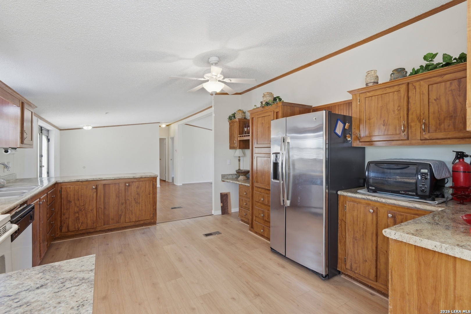 205 Creekview Dr, Floresville, TX 78114