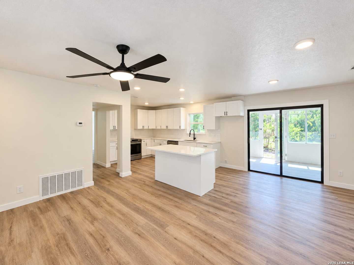 3366 W WOODLAWN AVE, San Antonio, TX 78228